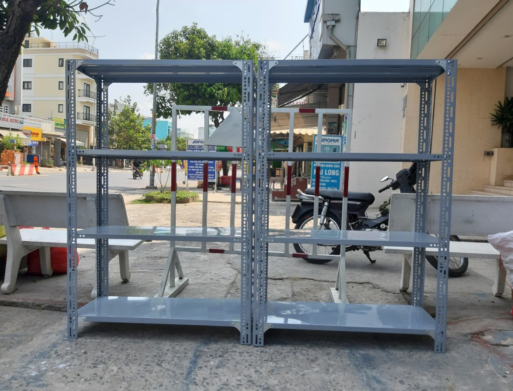 Sản phẩm kệ sắt V lỗ